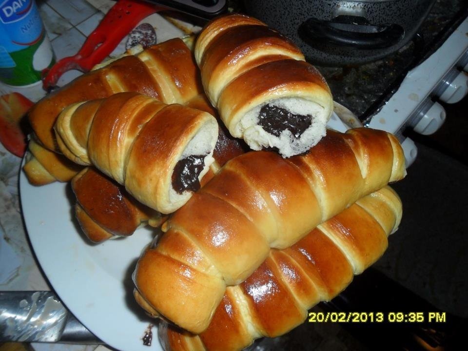 Cornuri umplute cu ciocolata