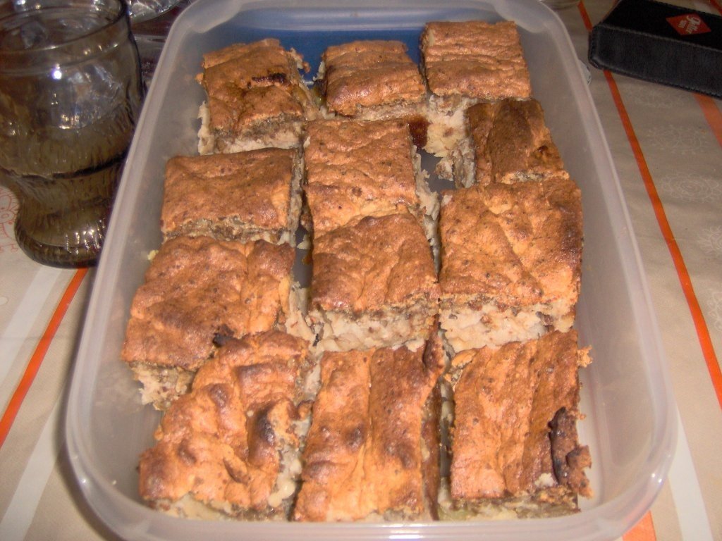 Prajitura cu mere si bezea de nuca