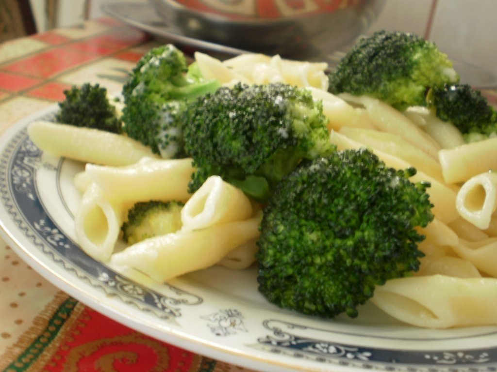 Penne ziti cu sos de unt si broccoli