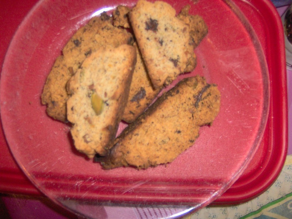 Prajiturele cu fistic si sos de iaurt