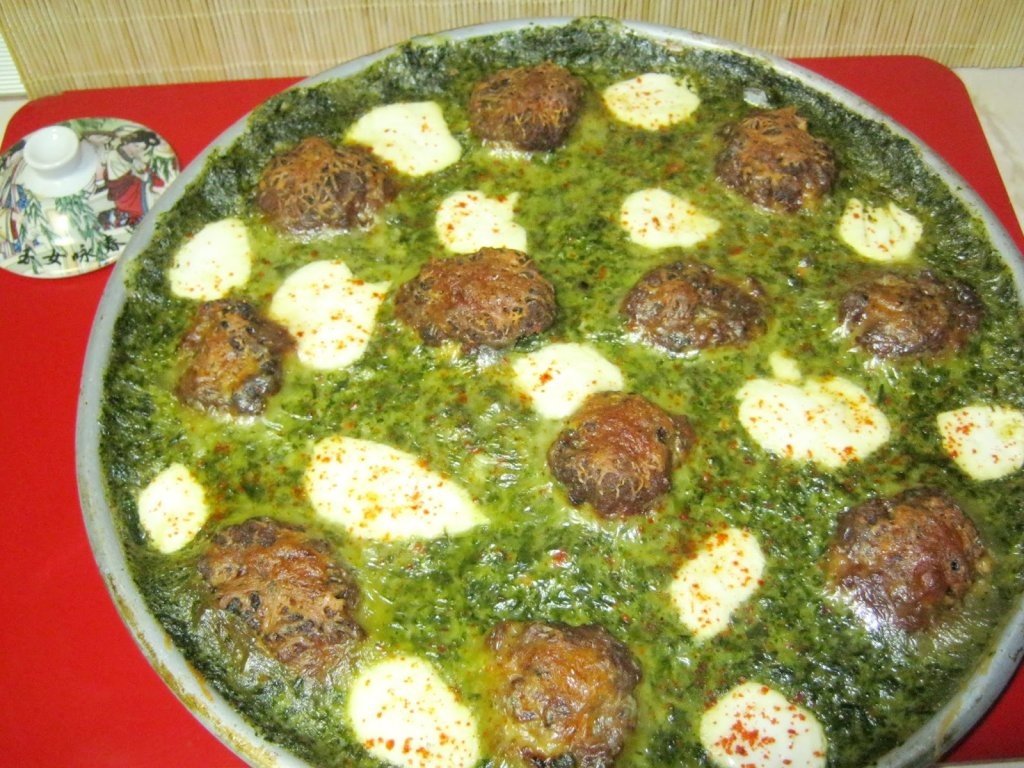 Gratin de spanac cu chiftelute si cartofi