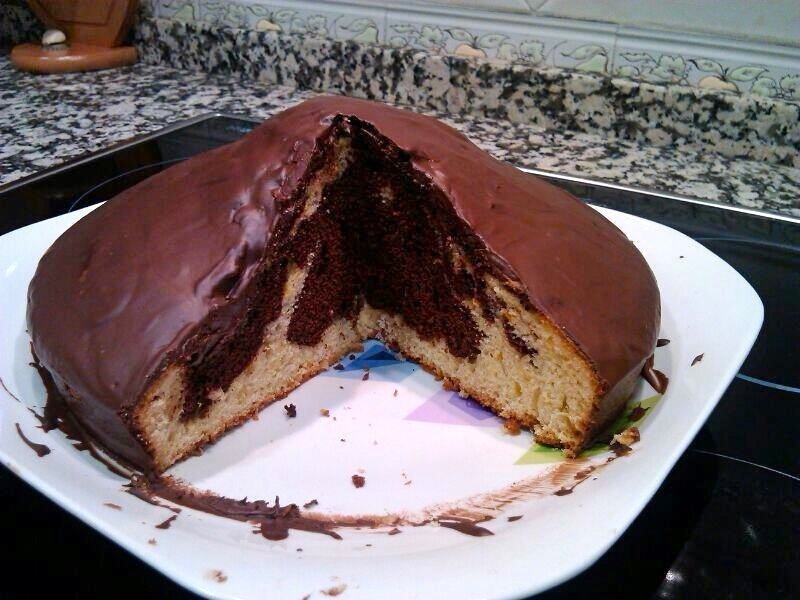 Chec in doua culori acoperit cu ciocolata