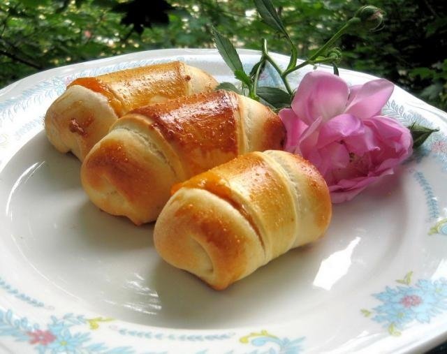 Cornulete cu gem de caise