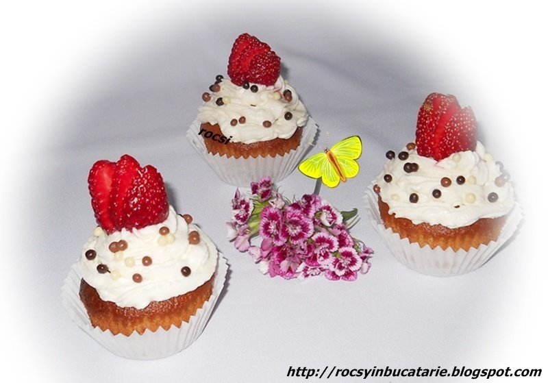 Briose cu crema de mascarpone si capsuni