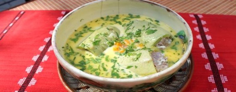 Ciorbă de dovlecei umpluți ca în Oltenia