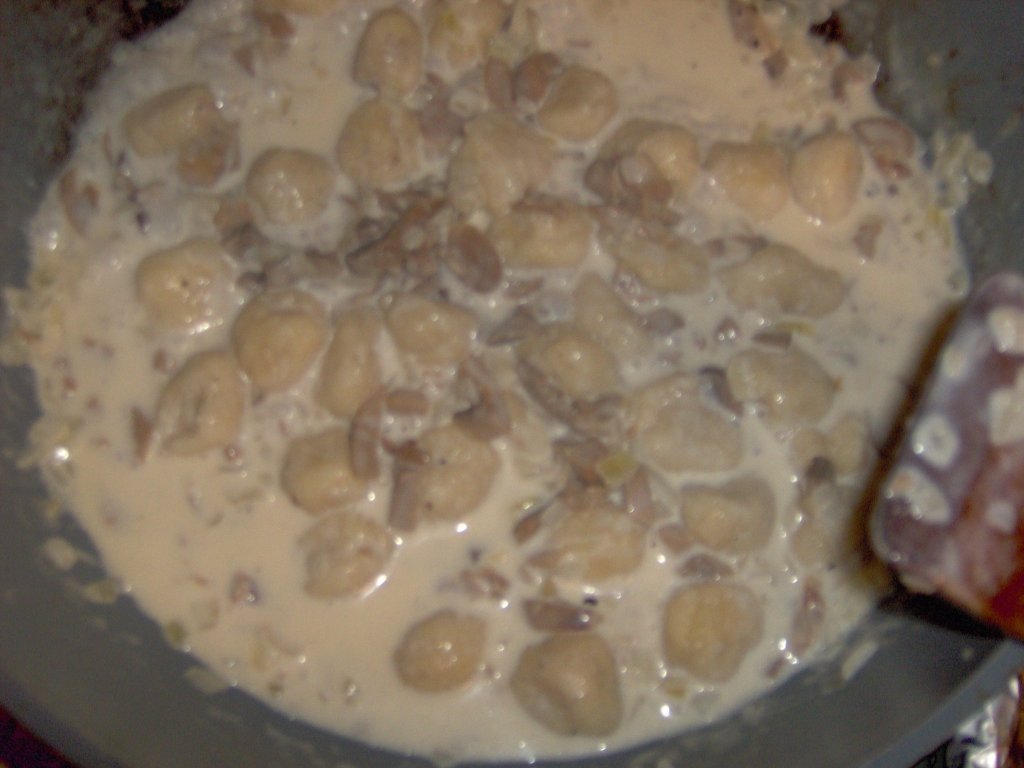 Gnocchi de branza in sos de ciuperci