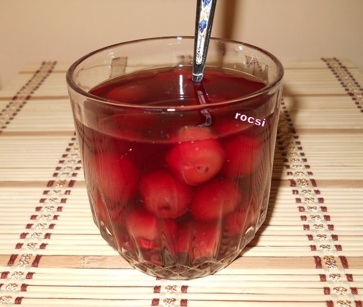 Compot de cirese rosii