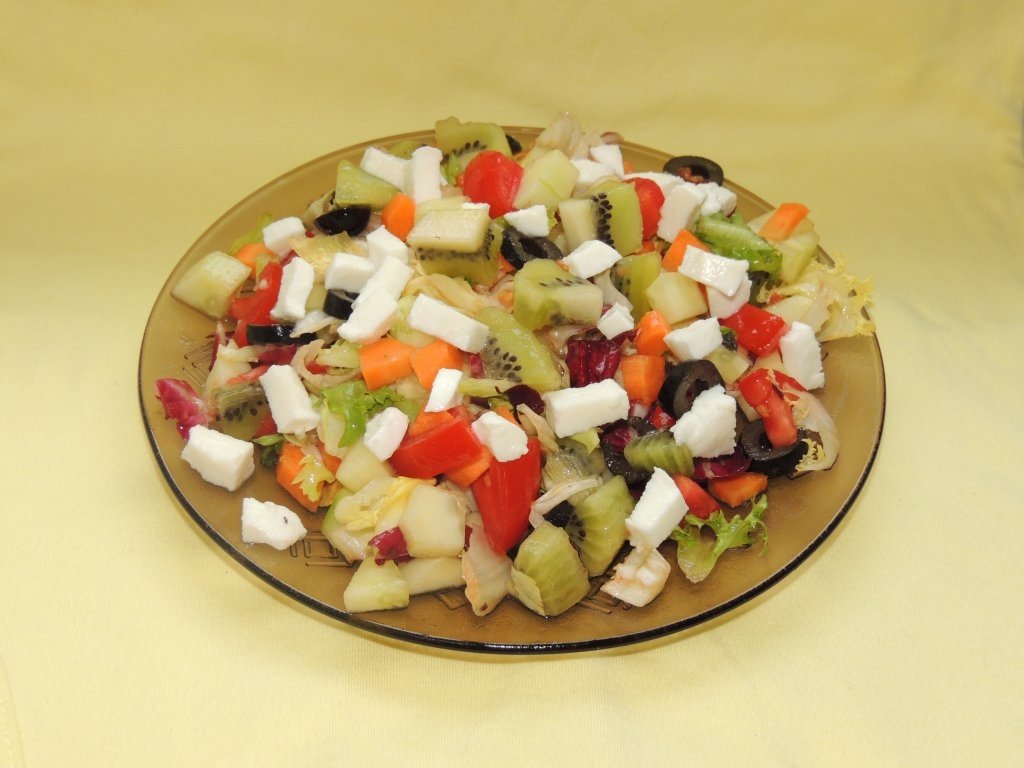 Salata de cruditati si kiwi