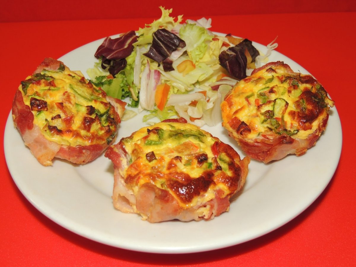 Cosulete, sarate, cu costita si legume