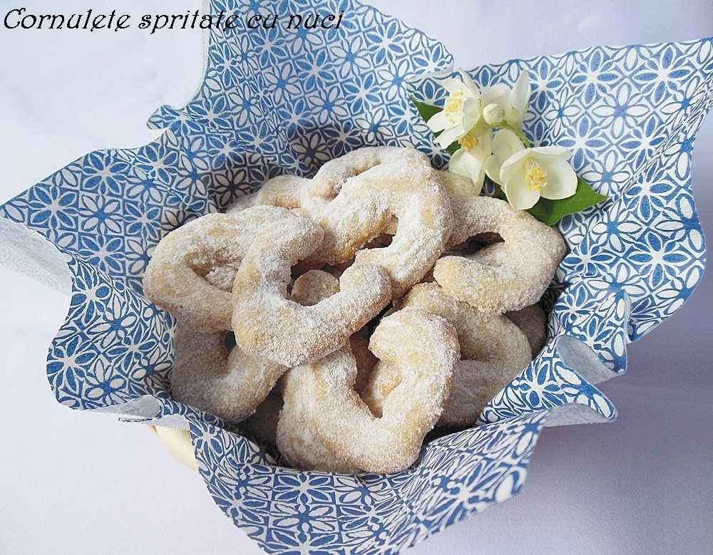 Cornulete spritate cu nuci