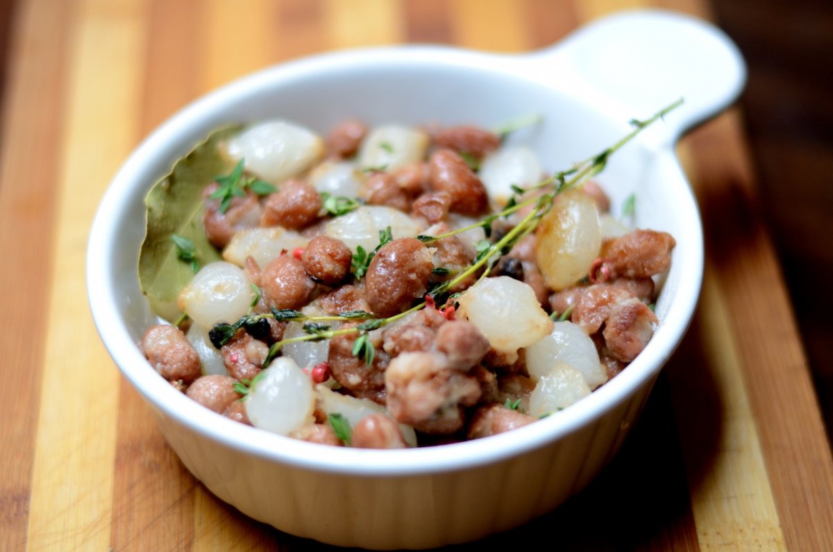 Fasole cu ceapa si cimbru