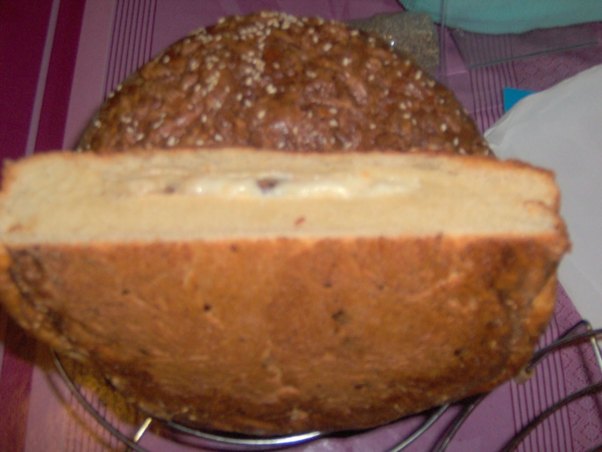 Paine umpluta cu branza