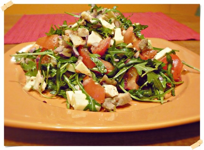 Salată cu pui şi rucola