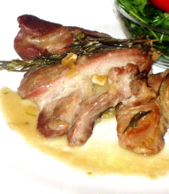 Pulpa de curcan in sos de unt si rosmarin