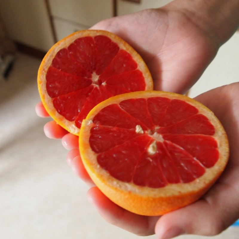 Cum sa cureti mai usor grepfrutul