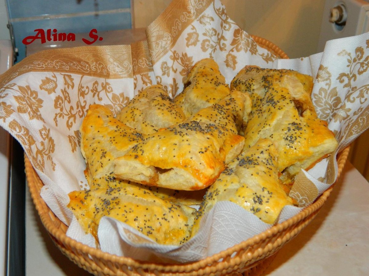 Pateuri cu ciuperci si cascaval