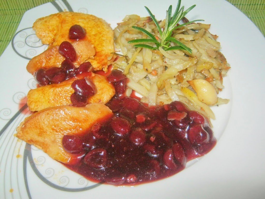 Piept de pui cu rösti si sos de visine