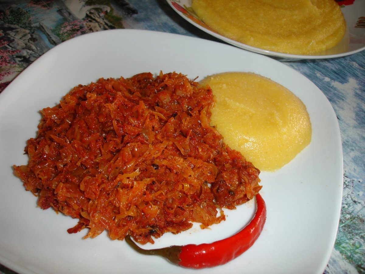 Varza murata calita cu ciolan afumat