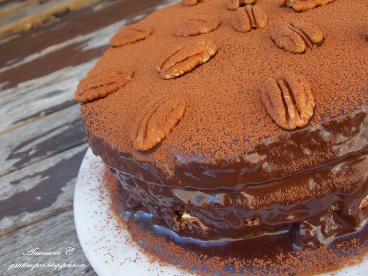 Tort cu ciocolata si crema de branza