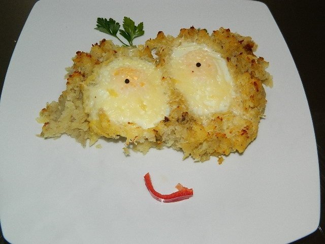 Ochiuri in cuib de cartofi