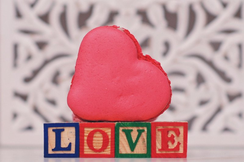 Madame Lucie aduce love macarons și alte declarații dulci