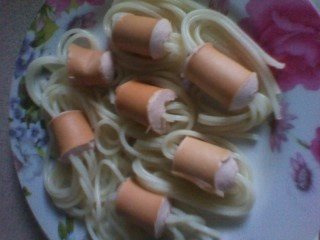 Spaghete cu crenvursti