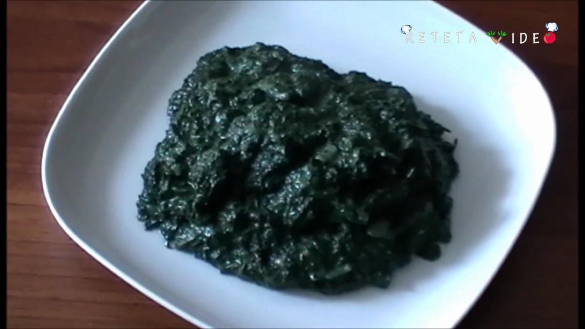 Mancare de urzici cu usturoi