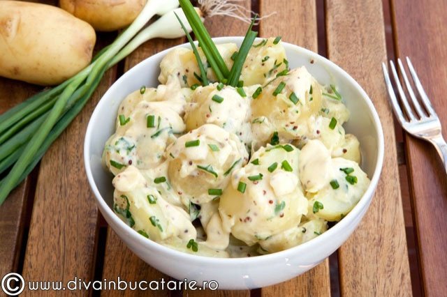Salata de cartofi noi cu mustar