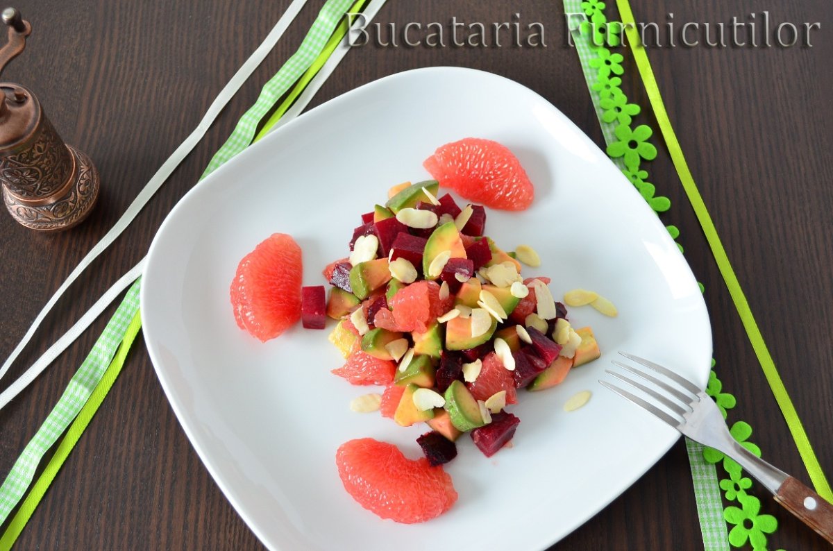 Salata de grapefruit, sfecla si avocado