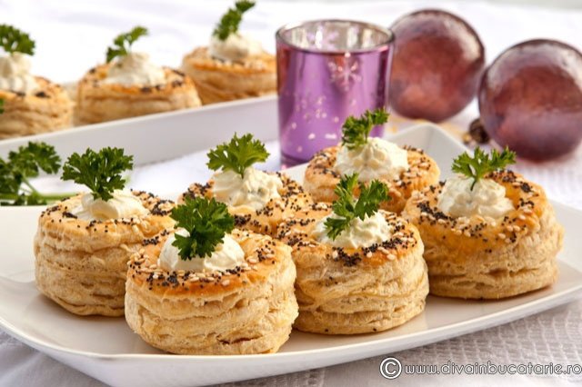 Vol au vent cu crema de branza