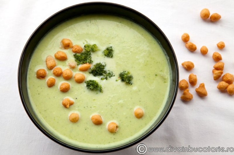 Supa crema de dovlecei cu broccoli