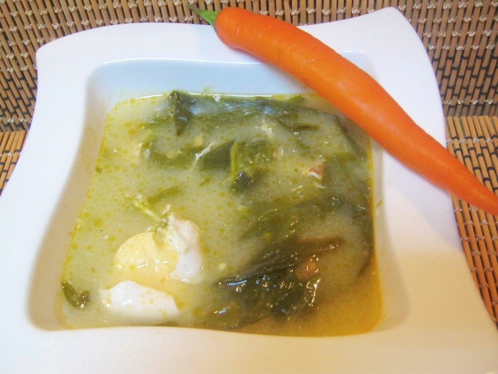 Ciorba de leurda cu ochiuri romanesti