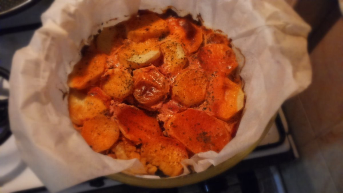 Musaca de cartofi cu carne tocata si rosii cherry