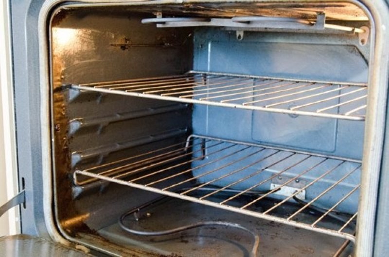 Cel mai bun truc pentru a curata rapid grilajele cuptorului