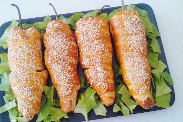 Ardei umpluti si inveliti in aluat de pizza (reteta video)