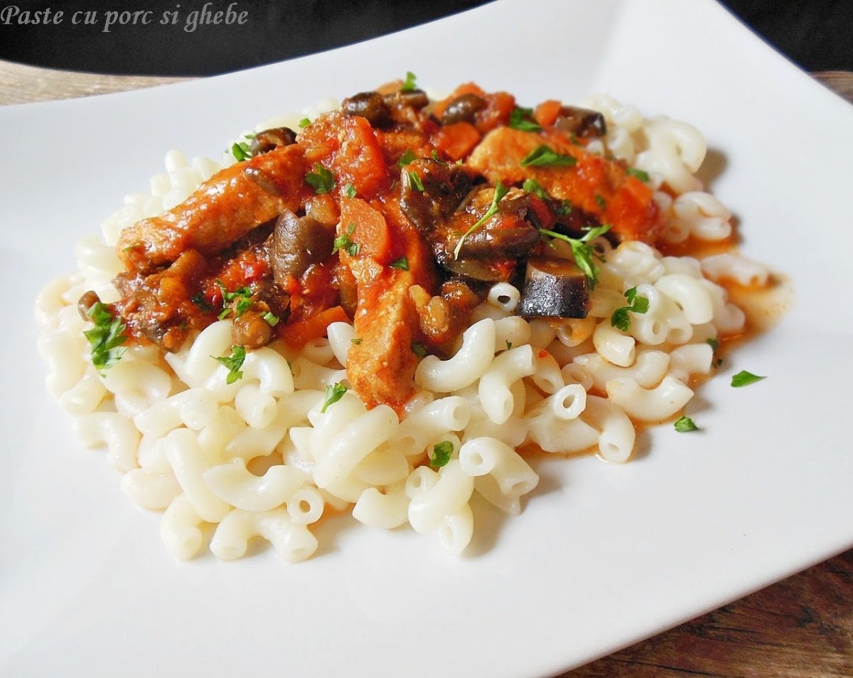 Paste cu porc si ghebe