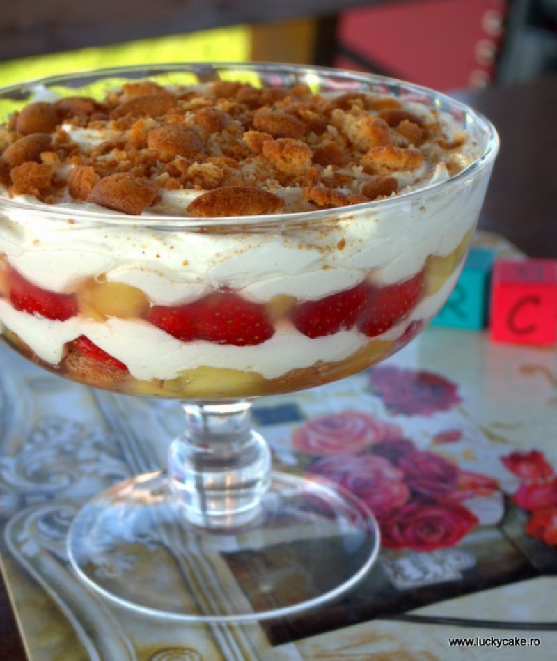 Desert Trifle cu capsuni