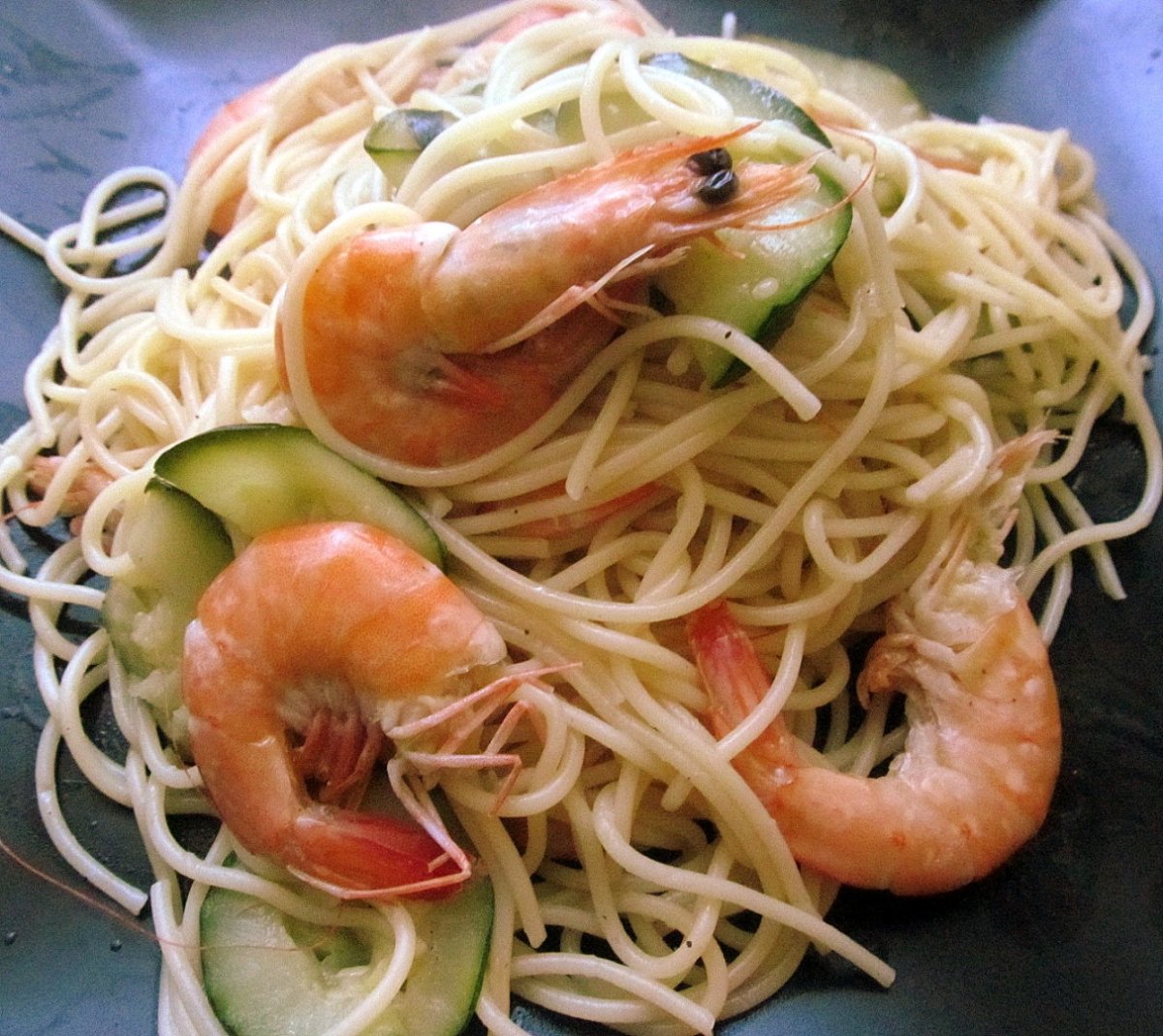 Spaghetti cu creveți și zucchini