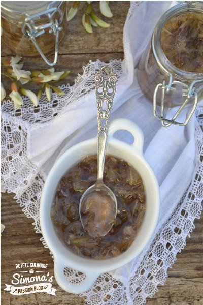 Dulceata din flori de salcam