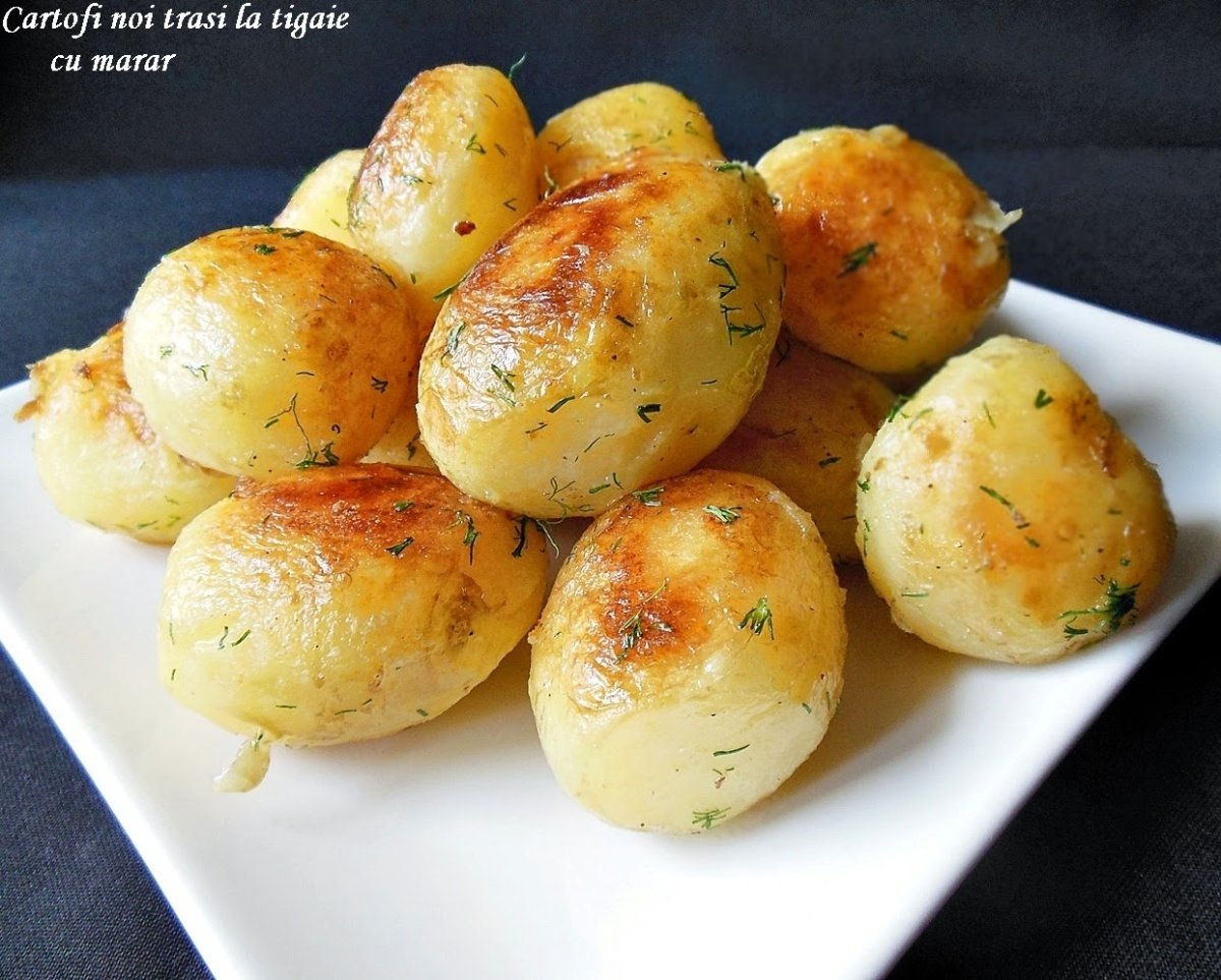 Cartofi noi trasi la tigaie cu marar
