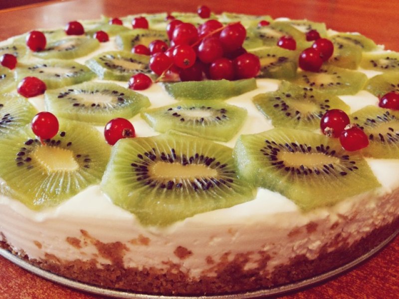 Cheesecake simplu cu kiwi