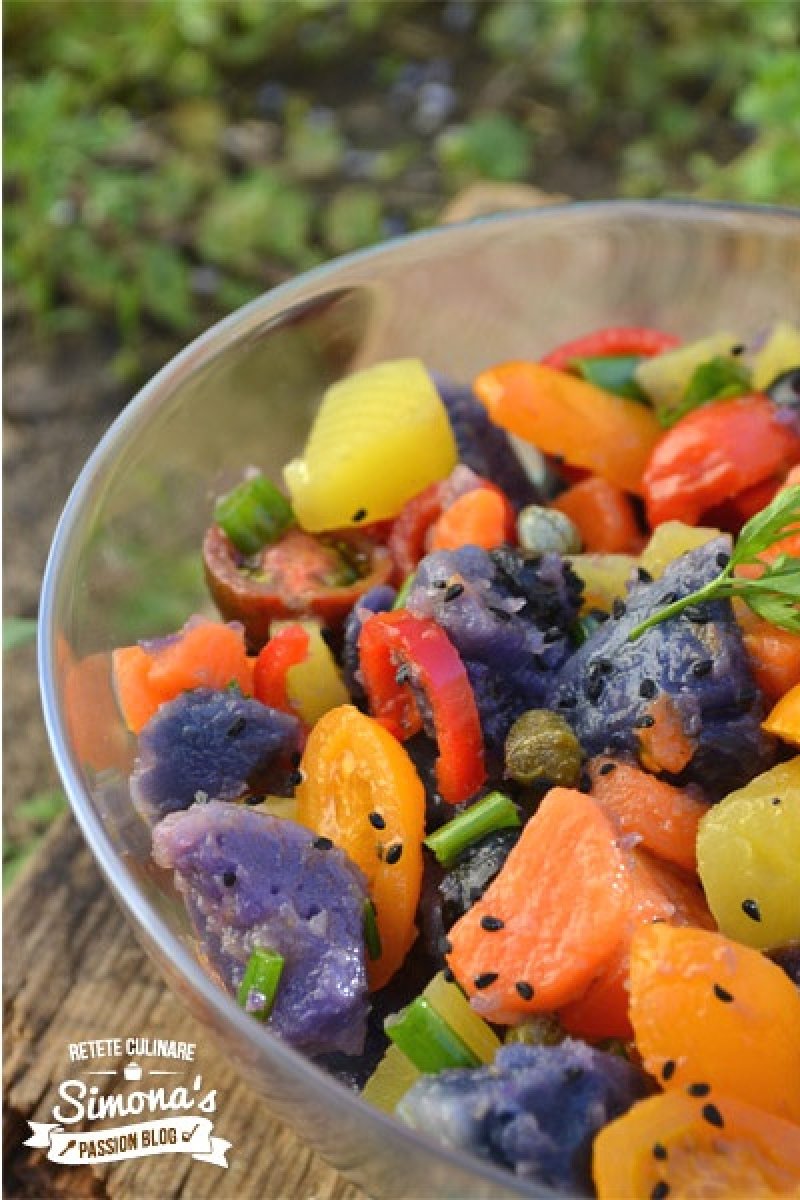 Salata tricolora cu cartofi violet