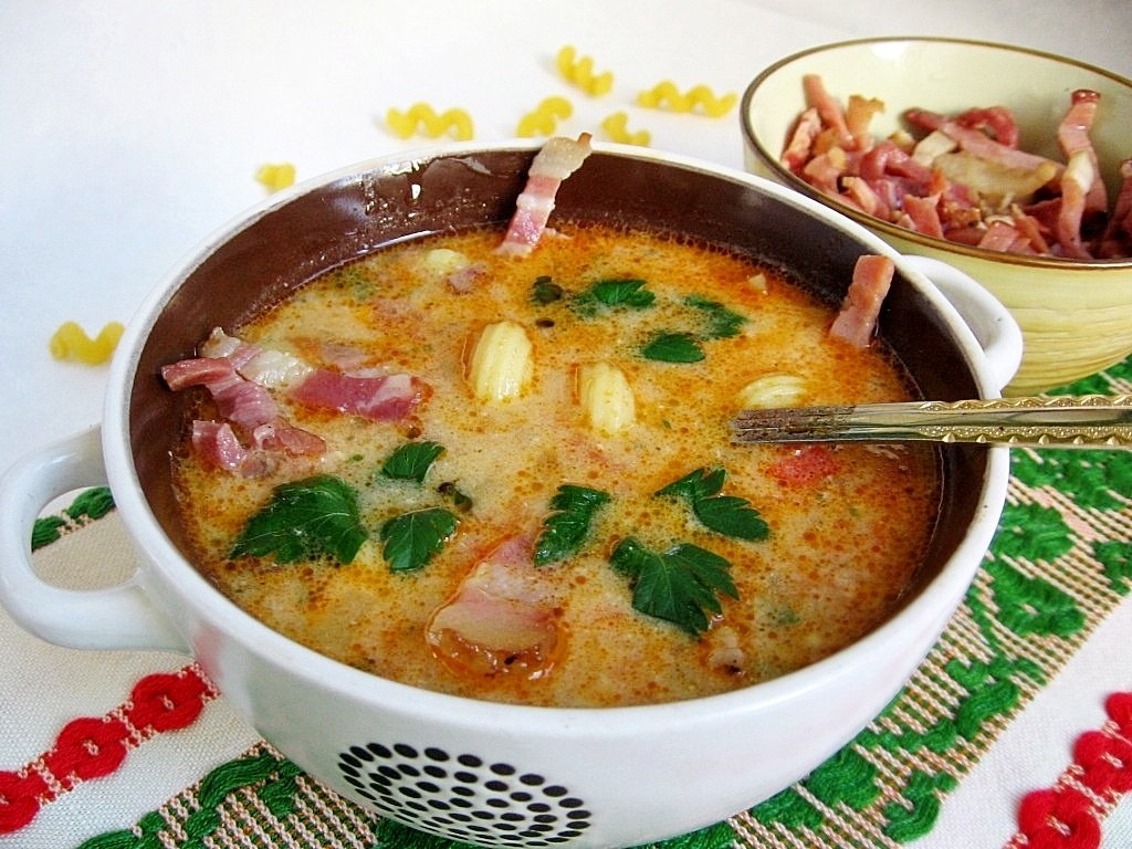 Supa de legume cu bacon afumat