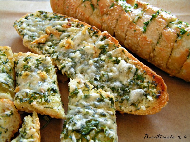 Paine cu usturoi / Garlic bread