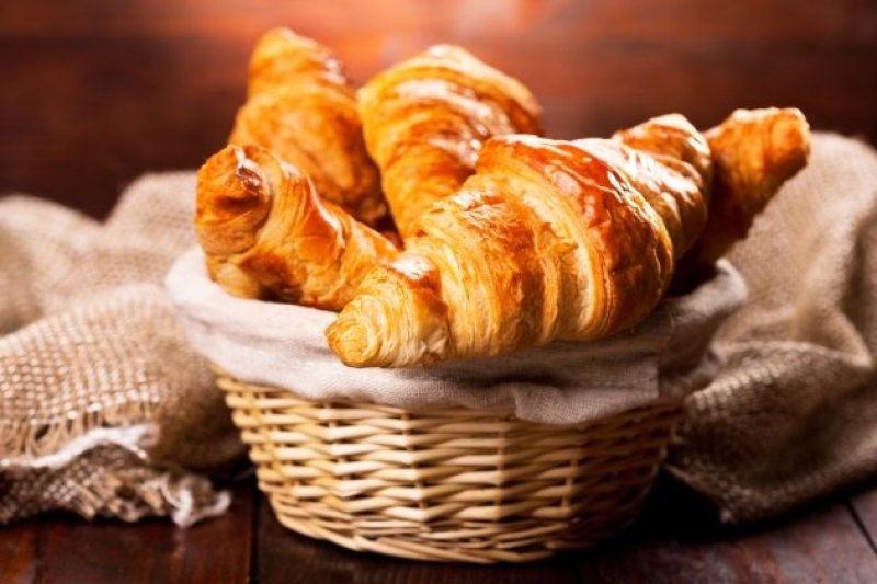 Croissantul cu unt, deliciul frantuzesc pentru care merita sa te trezesti dimineata