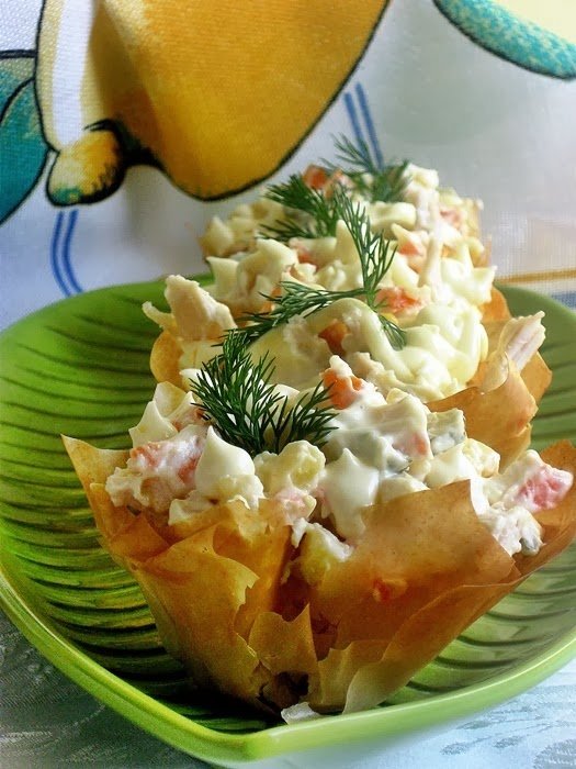 Cosulete umplute cu salata de boeuf