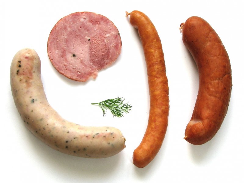 Organizatia Mondiala a Sanatatii - micii, carnatii si carnea rosie pe lista produselor cancerigene