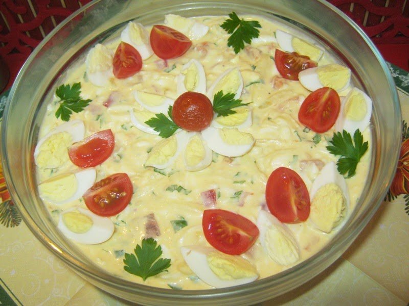 Salata de somon afumat cu mix de oua