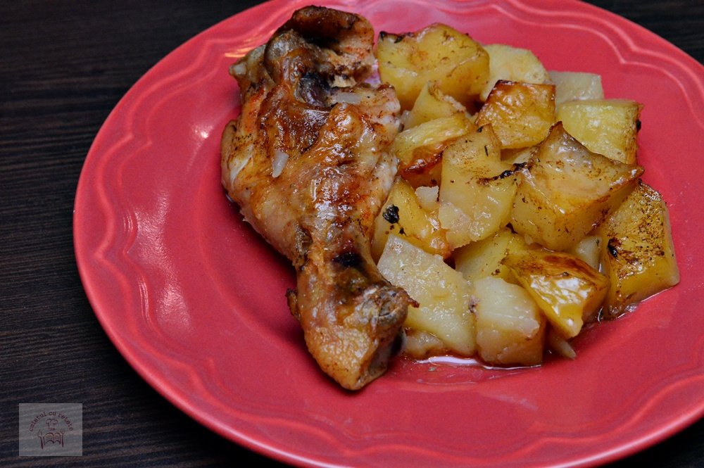 Pulpe de pui cu cartofi la slow cooker