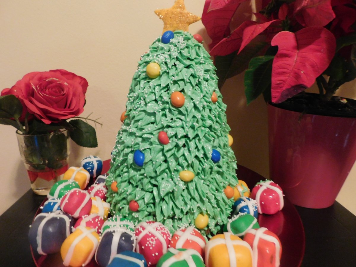 Tort de ciocolata in forma de bradulet de craciun